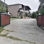 Alexia Apartman *