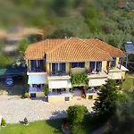 Alexia Apartman *